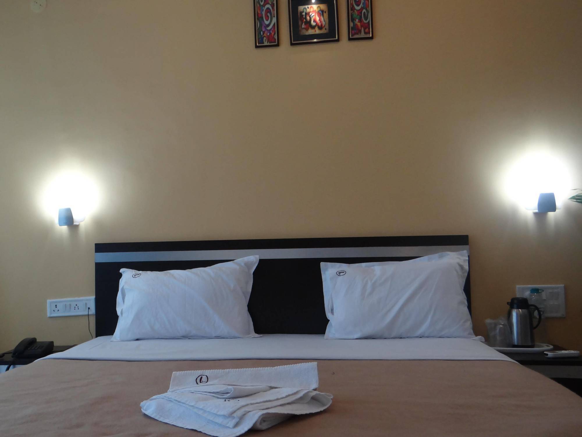 Linear Inn Indore Exterior foto
